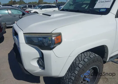 2014 Toyota 4Runner Trail z USA, uszkodzony, nr VIN JTEBU5JR2E5154979